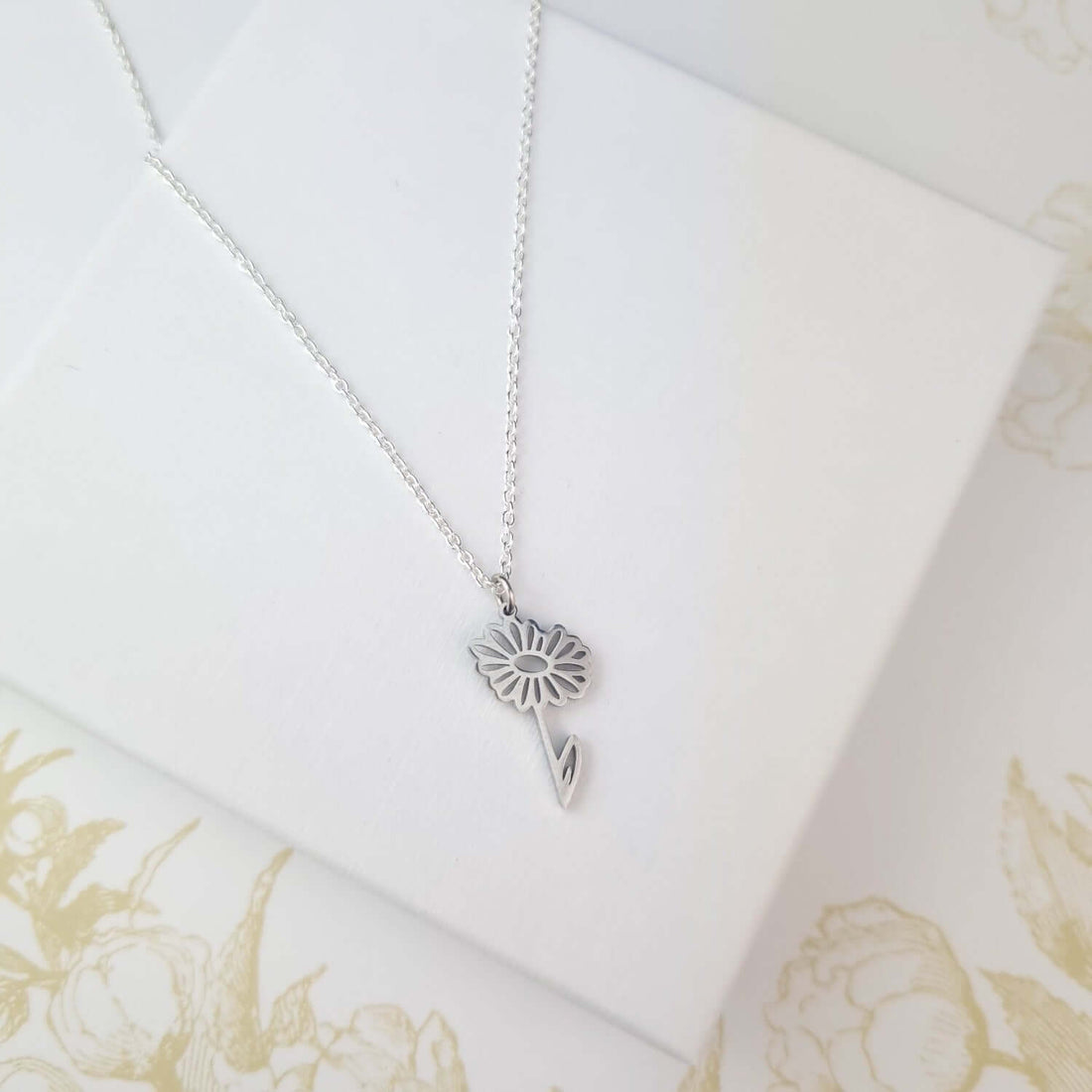 birth flower daisy necklace