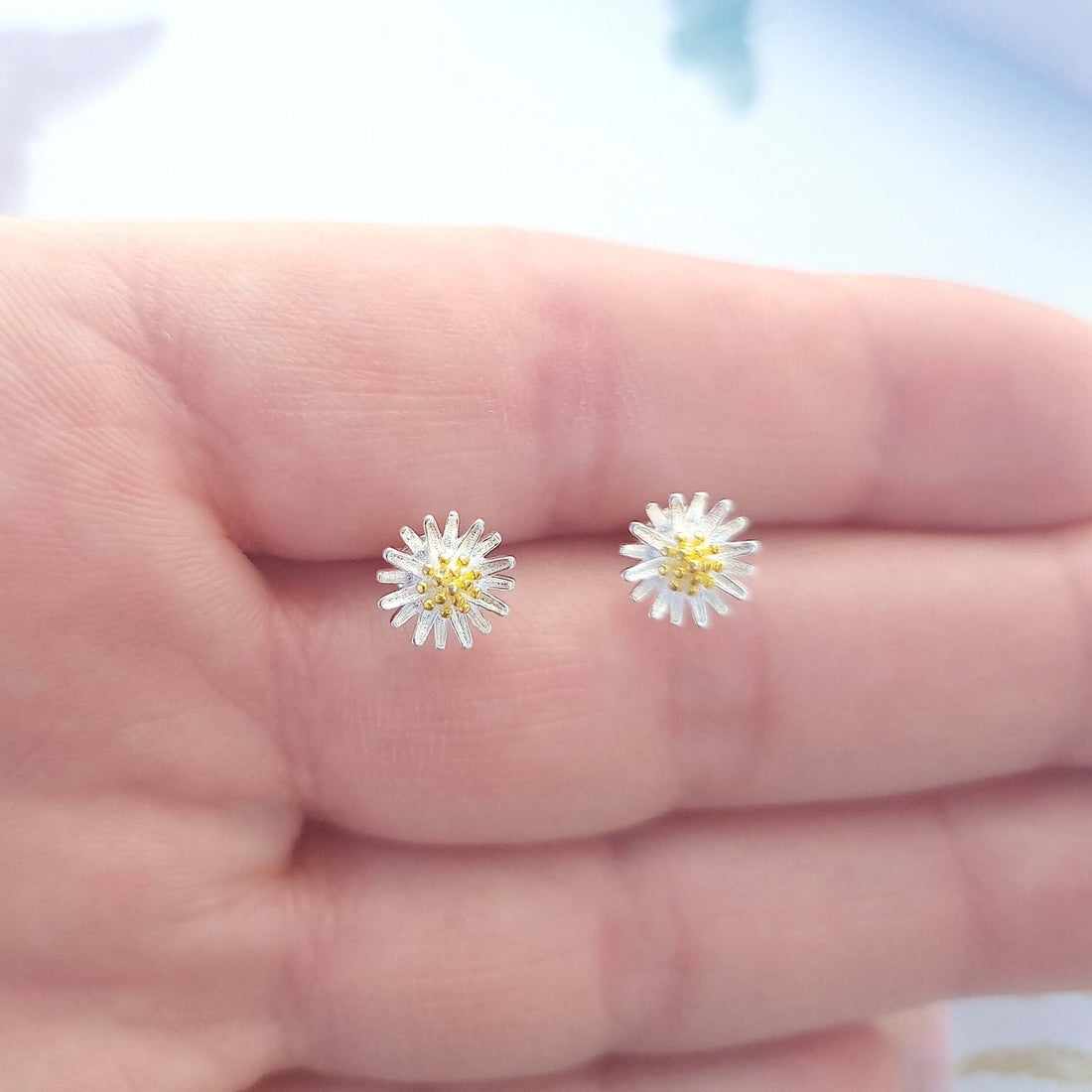 Sterling silver daisy stud earrings