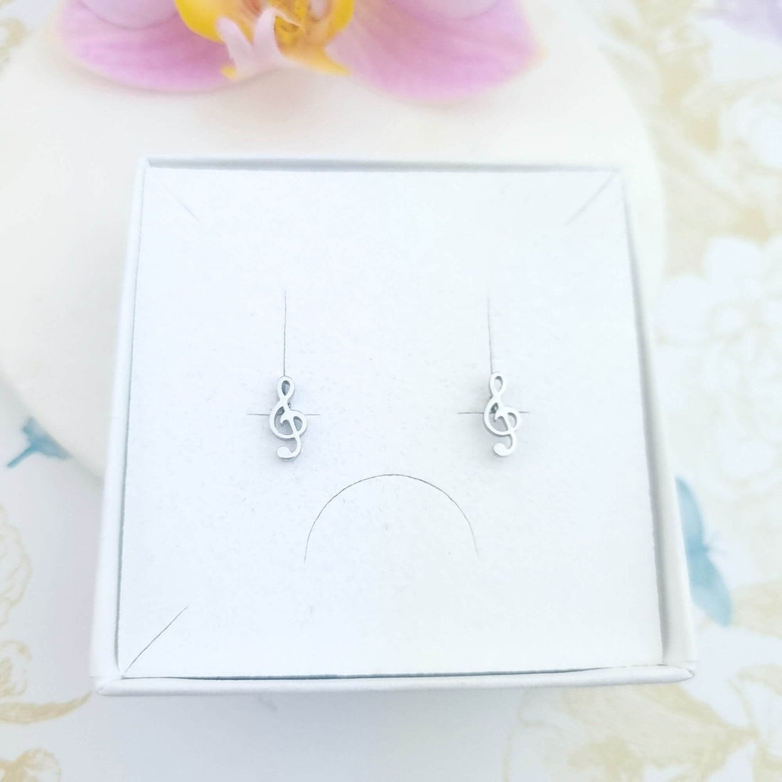 treble clef music note stud earrings