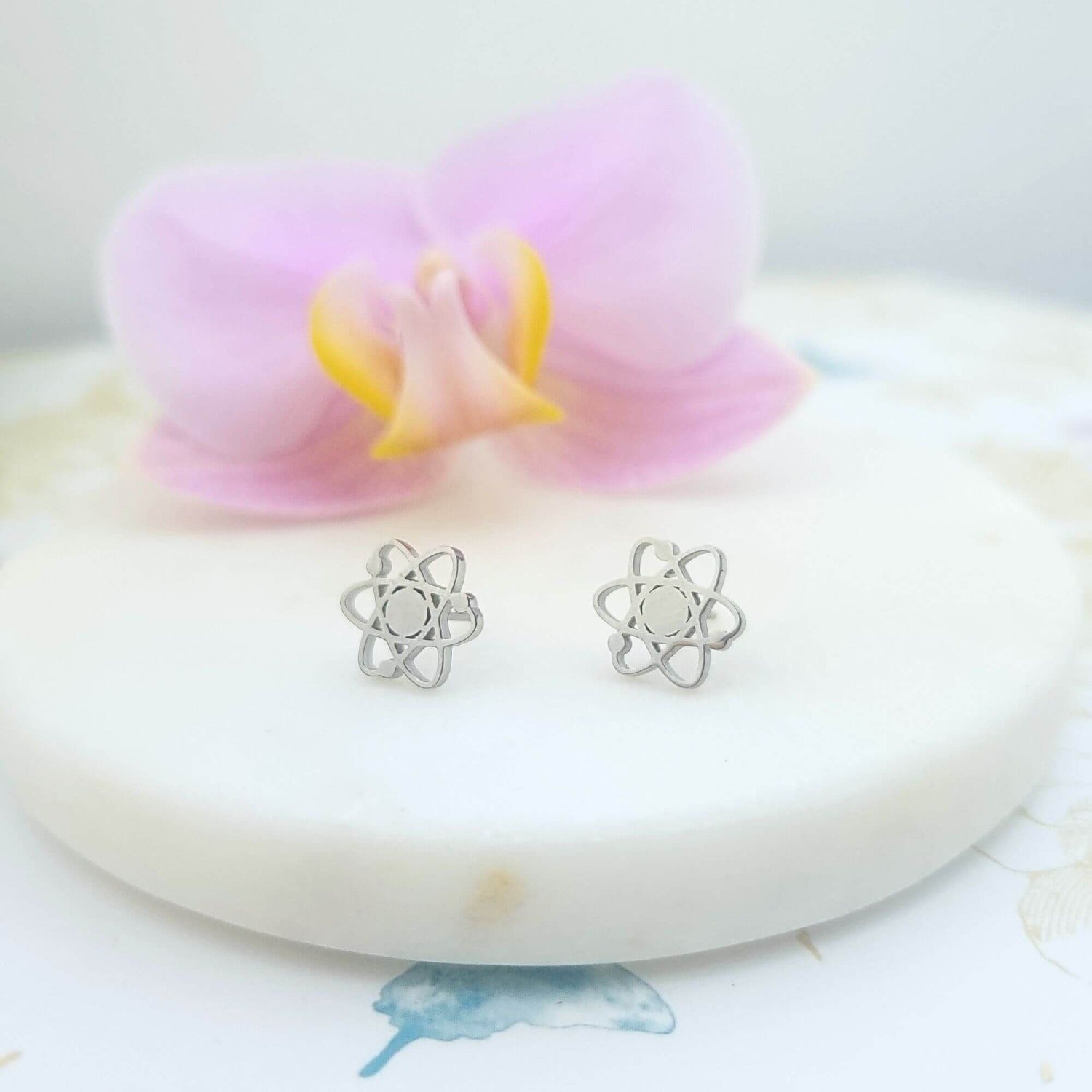 stud earrings with atom shape