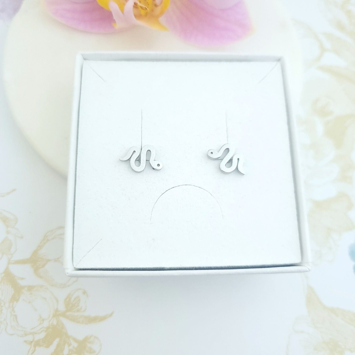 silver stud earrings snake in gift box