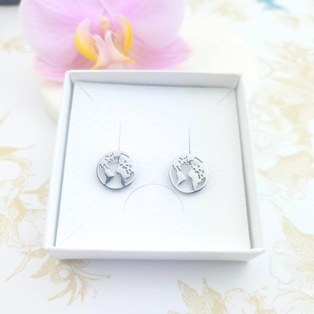 world map stud earrings silver