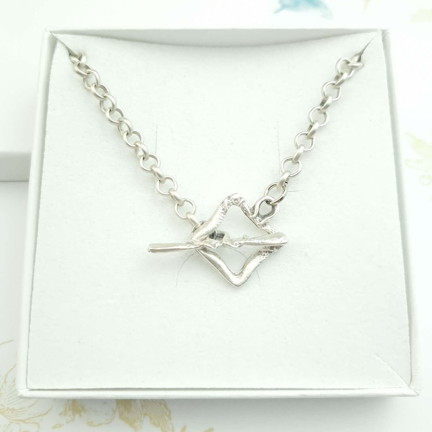 Toggle necklace rolo chain