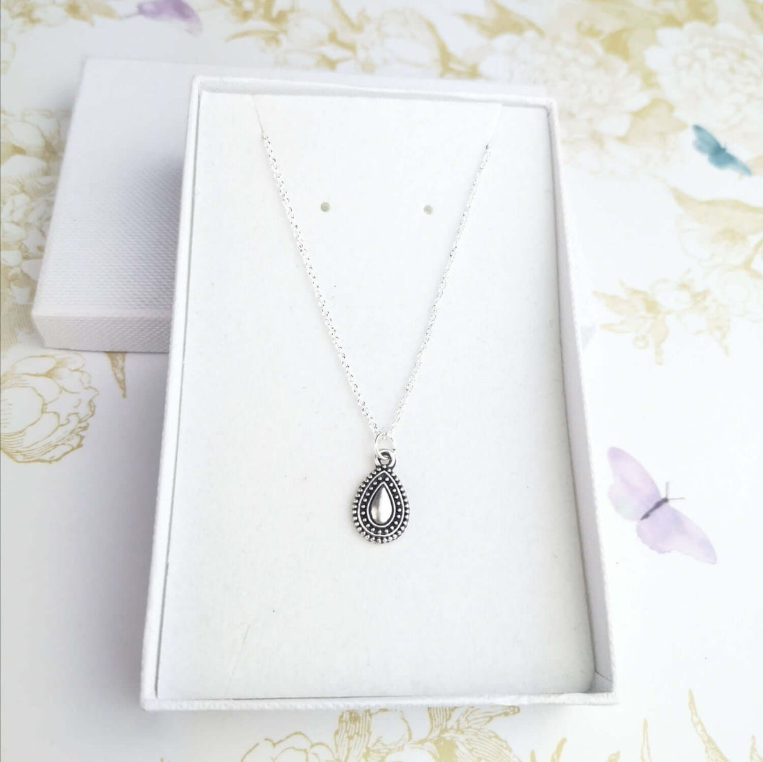 Minimalist teardrop necklace