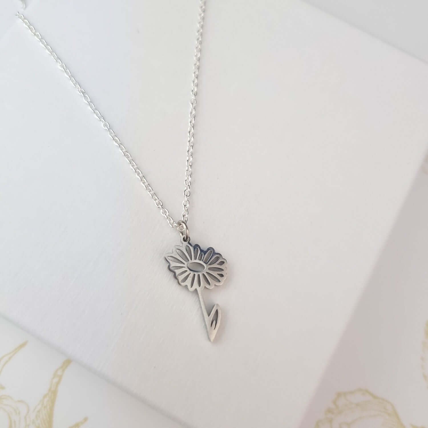 Daisy necklace, april birth month flower