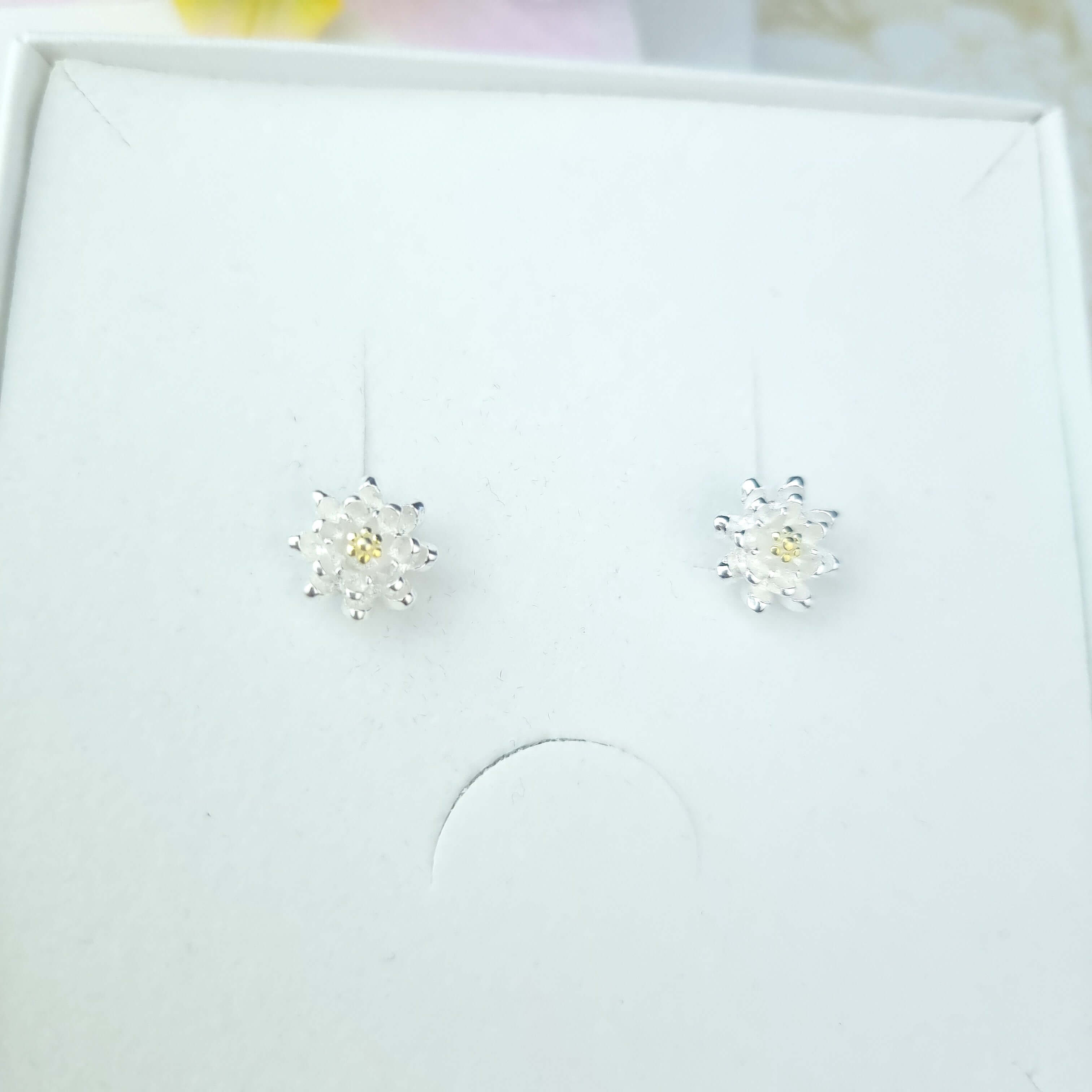 flower daisy sterling silver stud earrings in a gift box