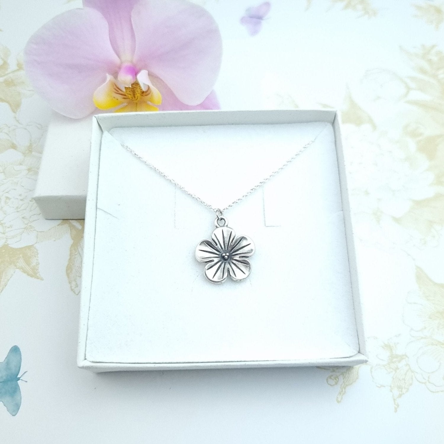 daisy flower sterling silver necklace