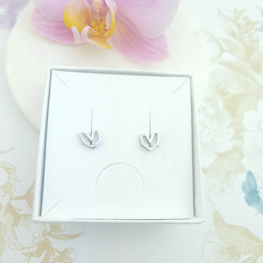 heart stud earrings