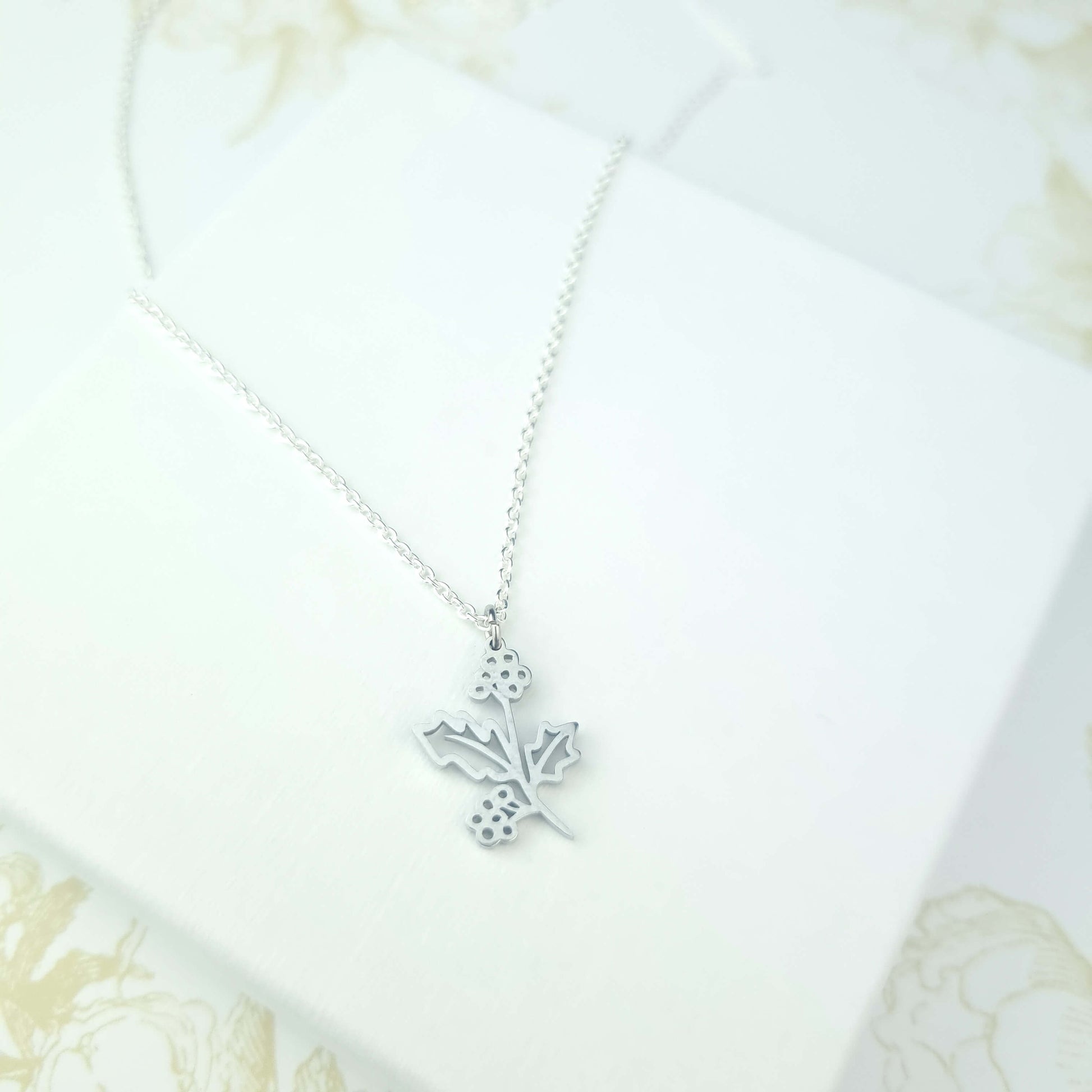 holly pendant necklace