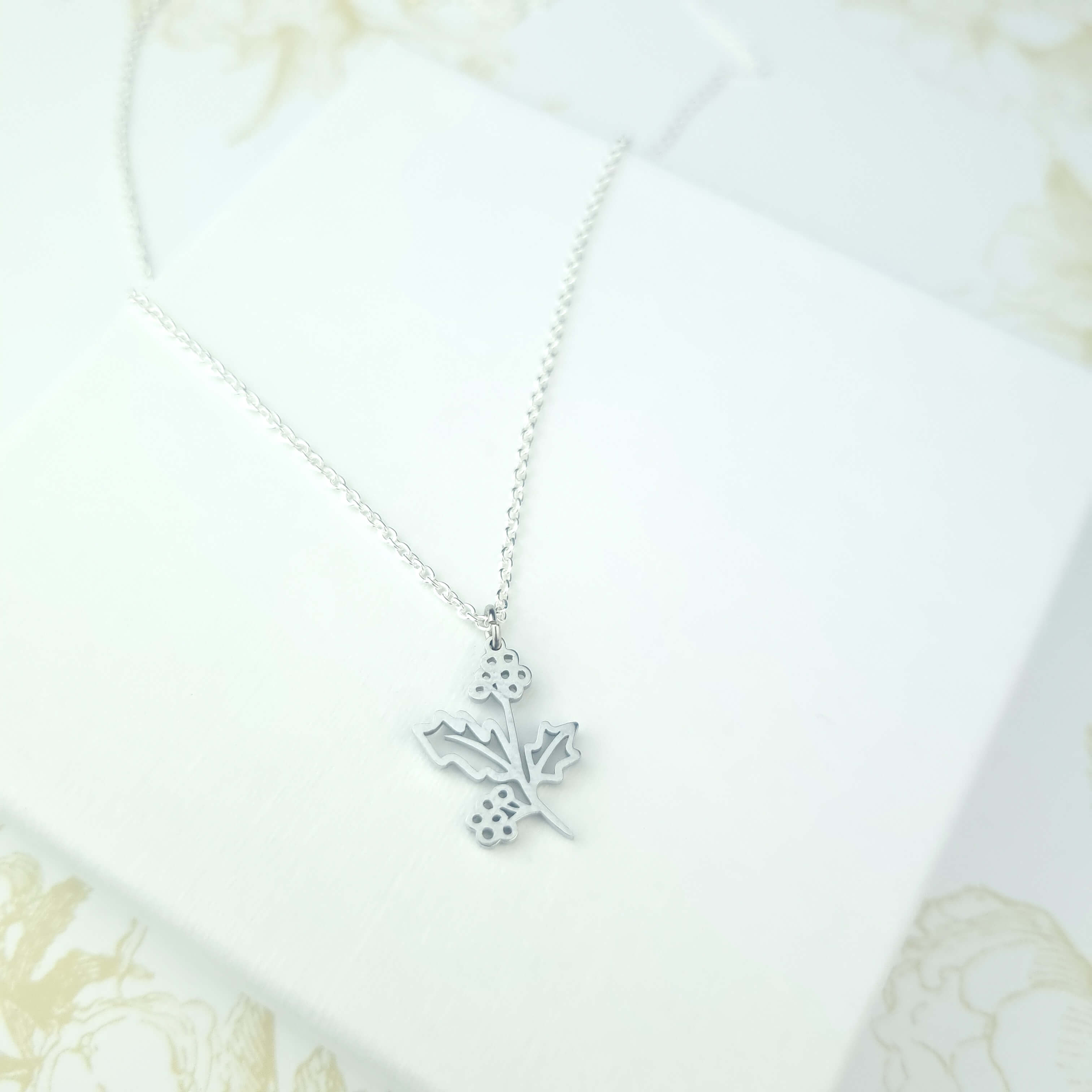 holly pendant necklace