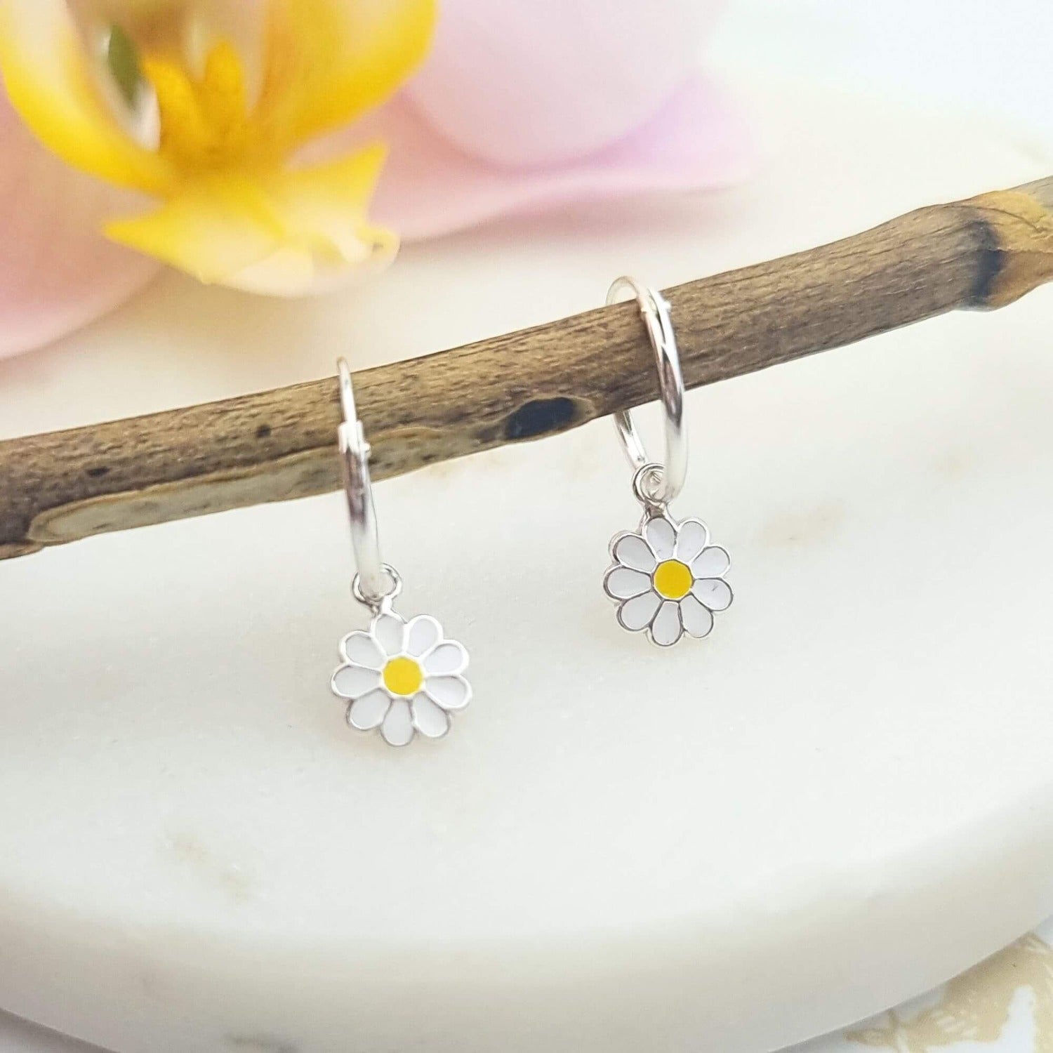 huggie hoop daisy earrings in sterling silver