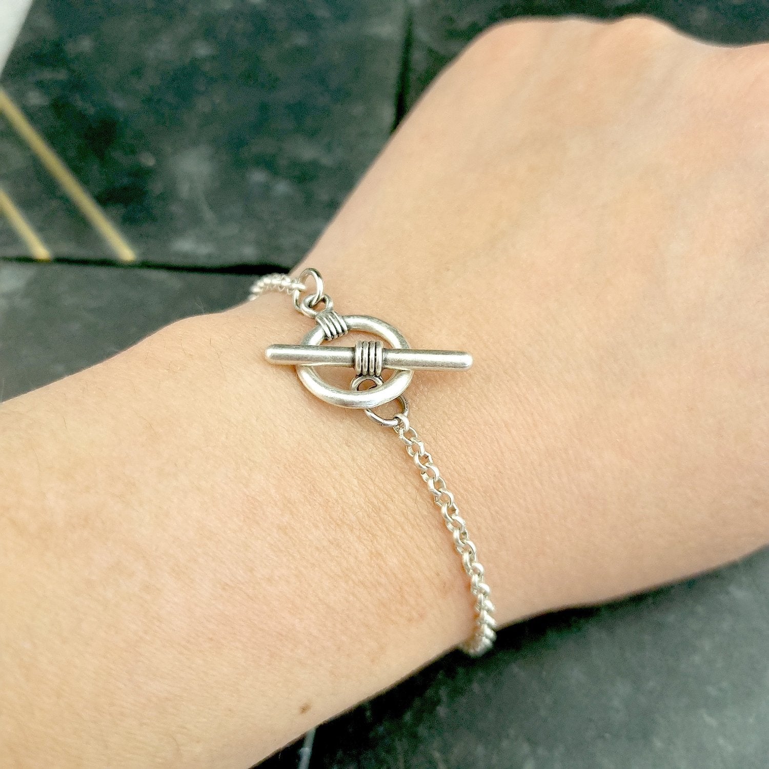 link bracelet with toggle clasp
