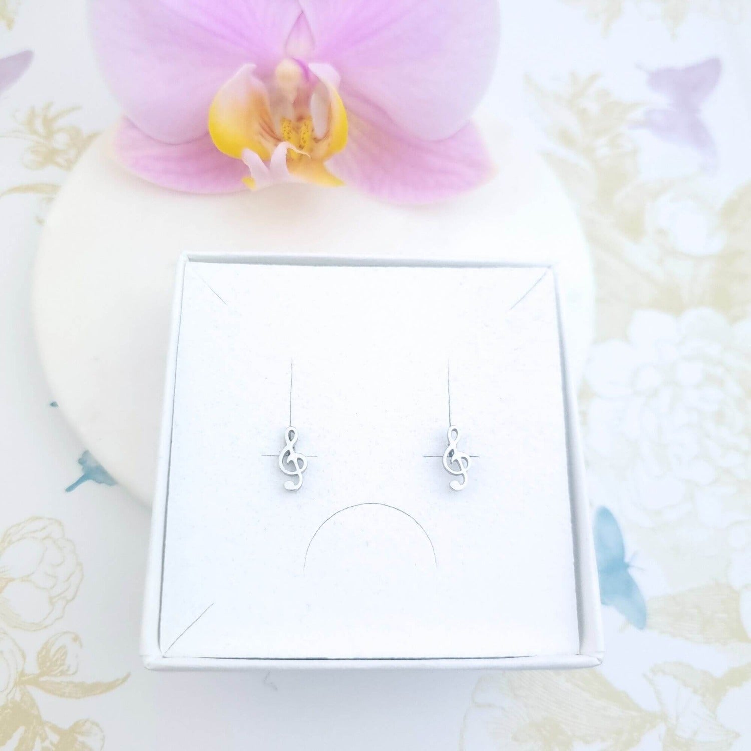 treble clef stud earrings