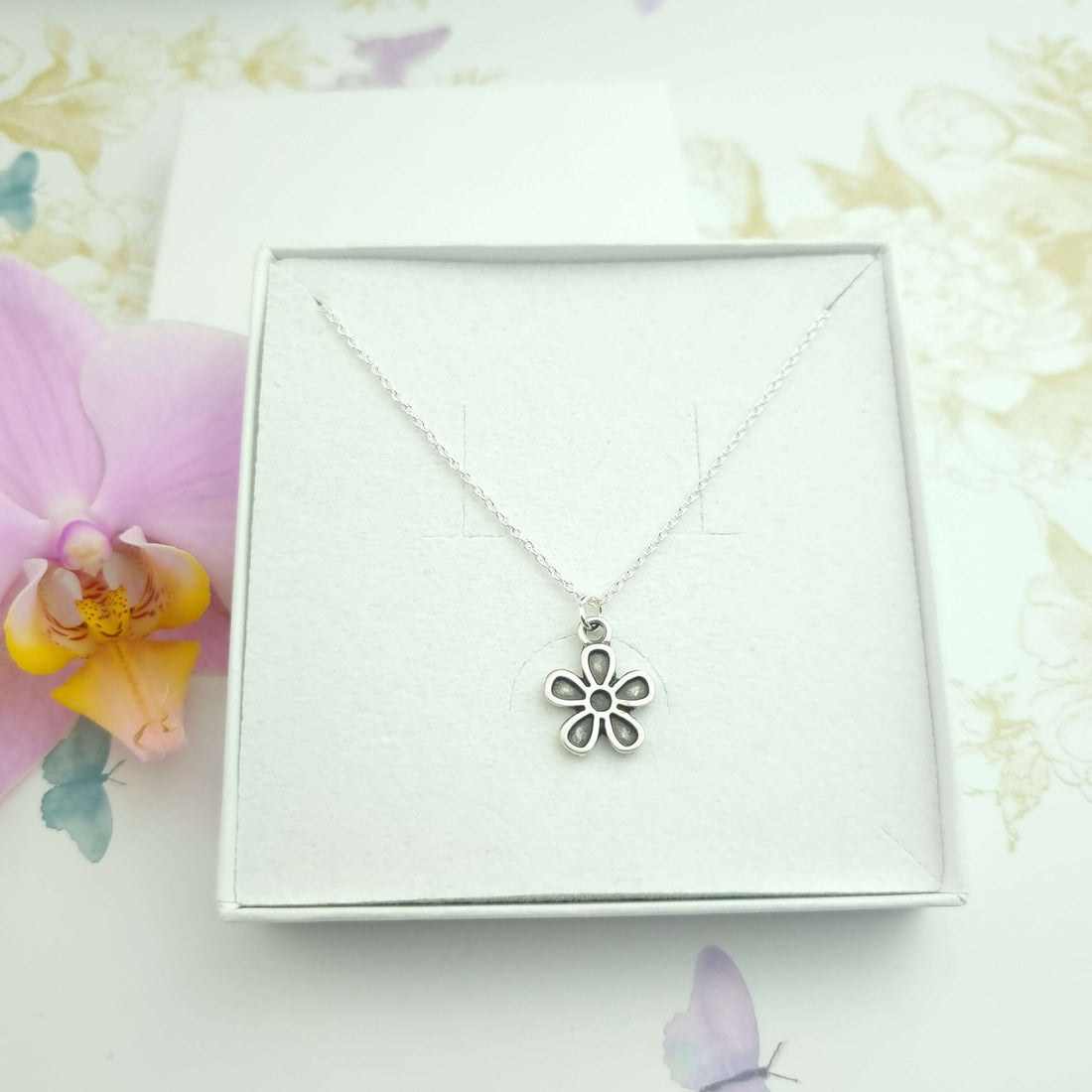 Sterling Silver Daisy Necklace