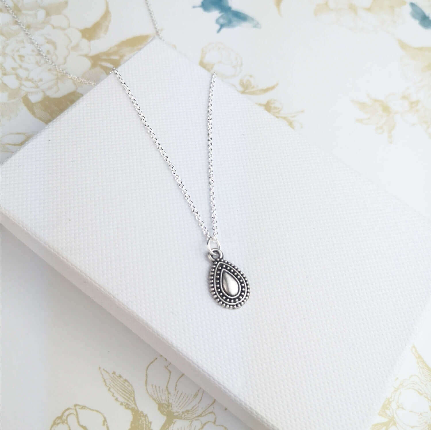 Dainty teardrop necklace